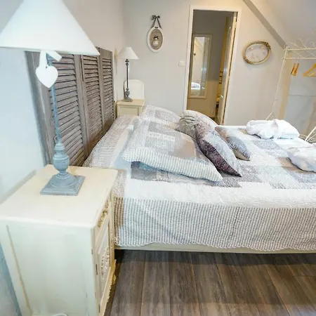 Le Chateau Des Lumieres De La Baie De Somme D'hotes De Charme Bed & Breakfast