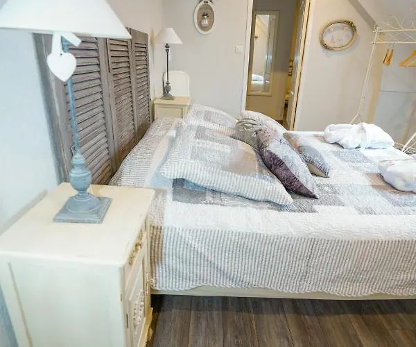 Le Chateau Des Lumieres De La Baie De Somme D'hotes De Charme Bed & Breakfast